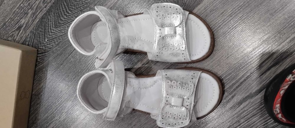 Сандали, маратонки, вътрешни обувки