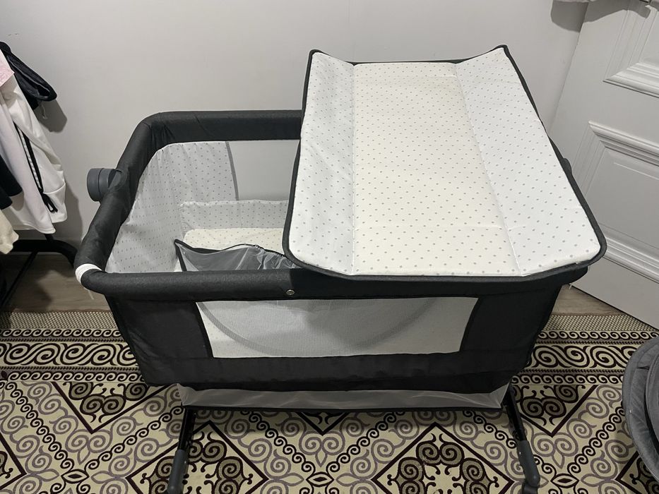 Манеж-кровать.