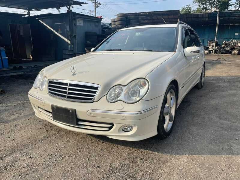 Крыло переднее левое на Mercedes-Benz W203 C-Class