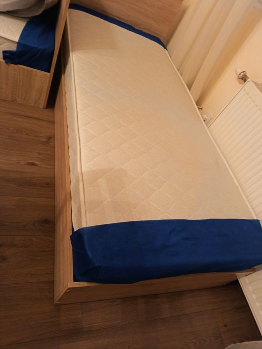 Продавам легла, маси и столове