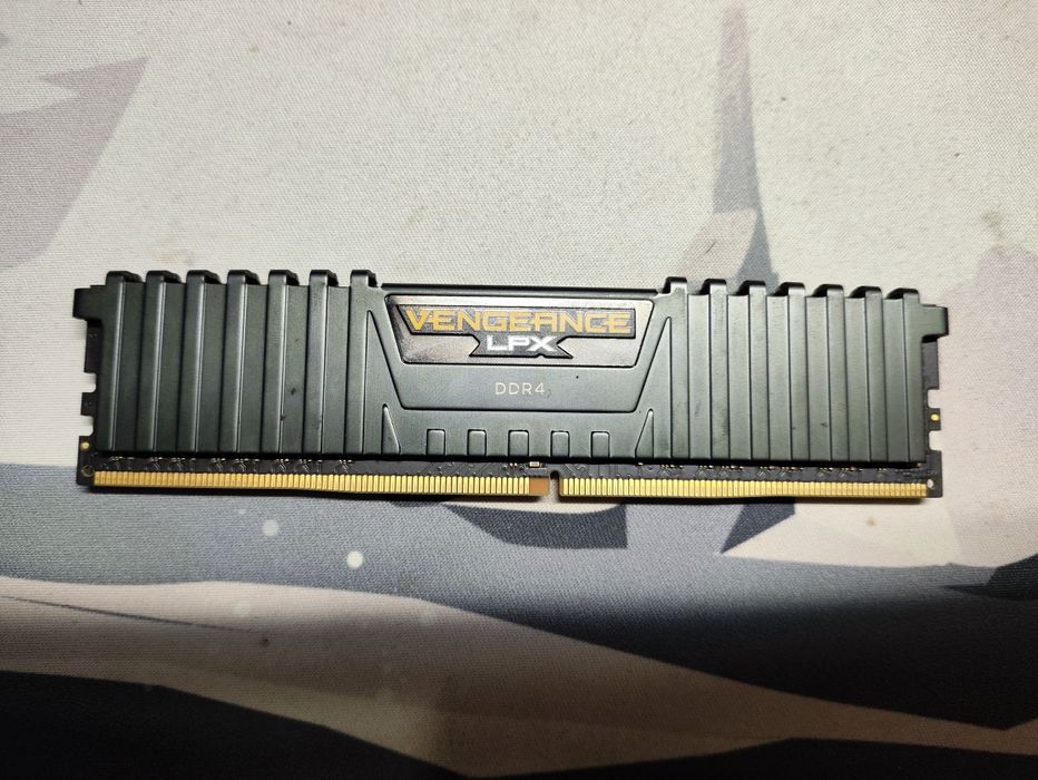 Ram Corsair ddr4 8GB