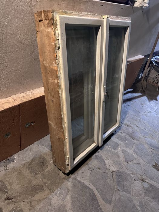 Fereastra lemn natural din renovari