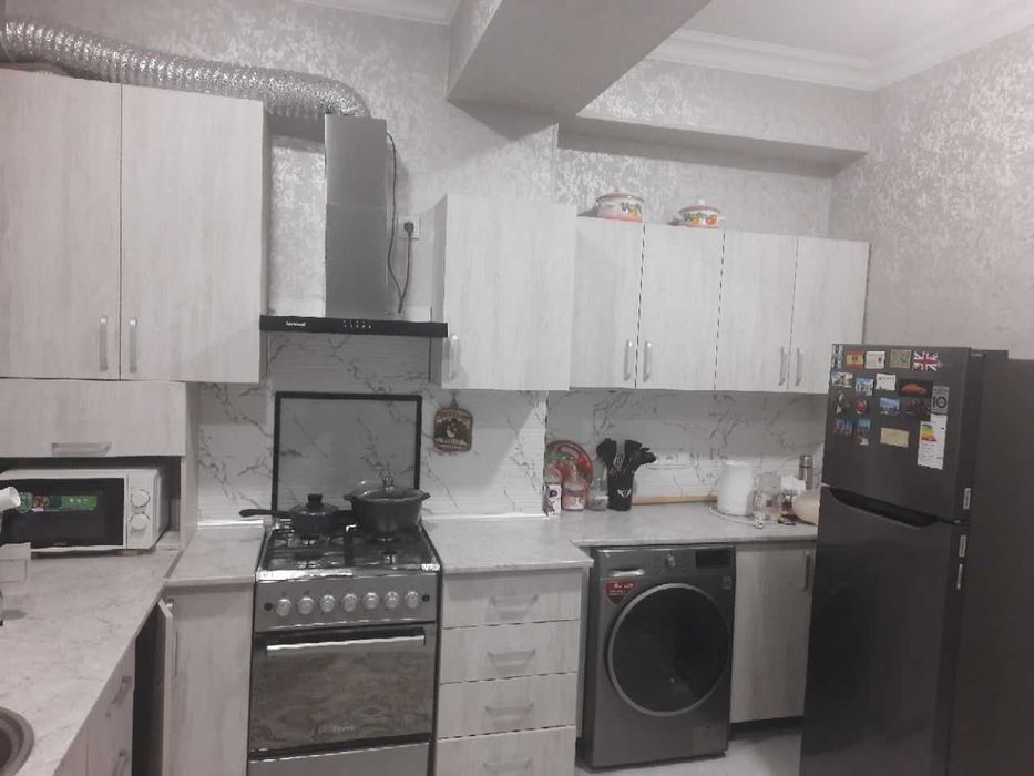 3 xonali kvartira sotiladi, 80 kv., yangi qurilgan uy. 4 qavat