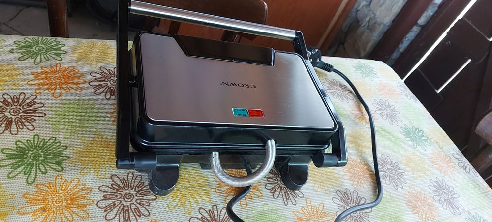 Сандвич преса и грил