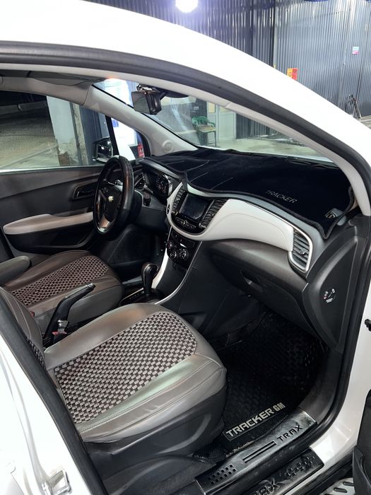 Автомобиль Трекер 1