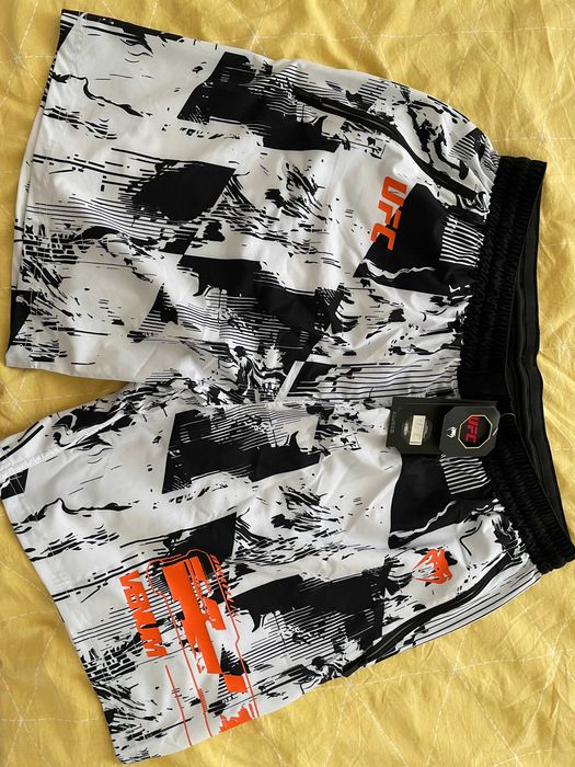 Venum комплект тениска и къси панталони XXL