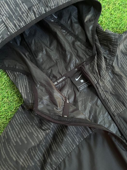 Мъжко горнище / ветровка : Nike Running Shield Flash Jacket HD Racer L