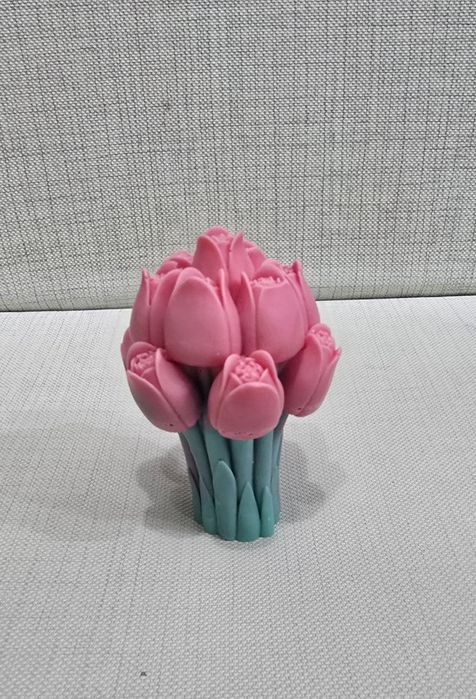 Свещи от восък, рязлични цветове и аромати