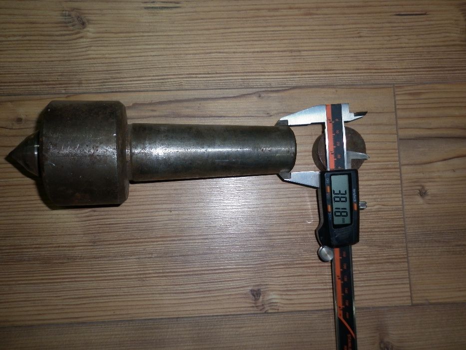 въртящ център за струг