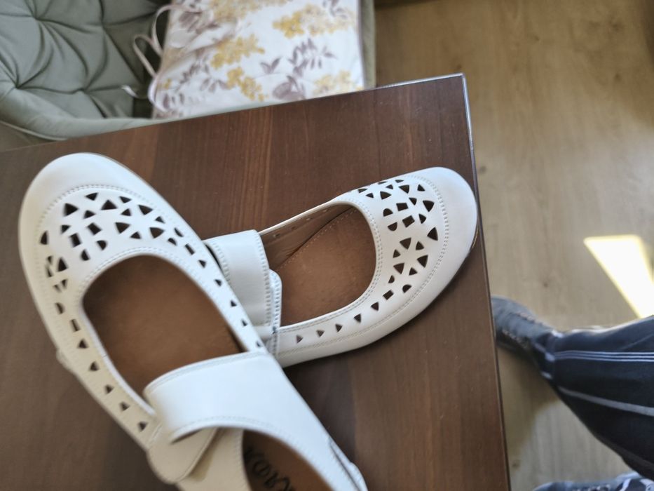 Pantofi piele crem