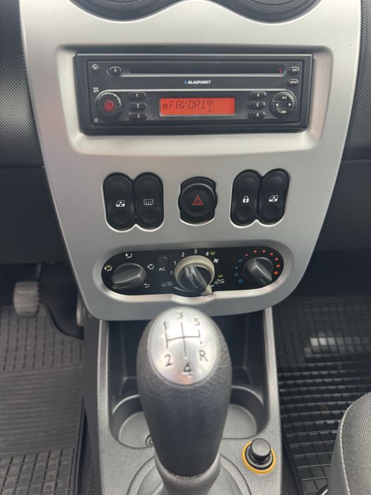 Dacia Sandero 1.2 benzina , A.C , geamuri electrice