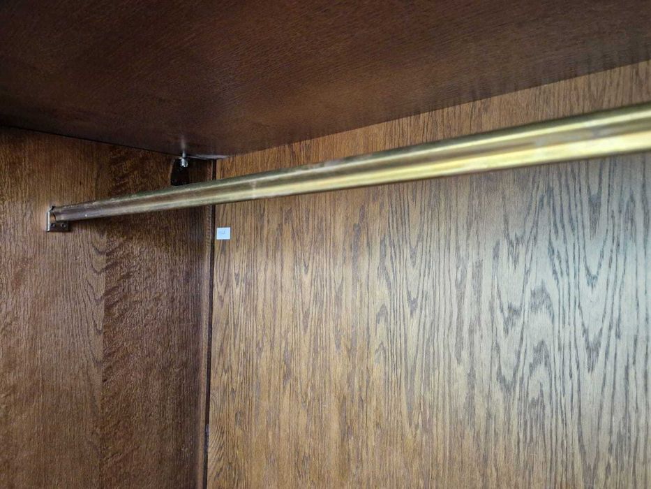 Петкрилен гардероб от тъмен дъбов масив