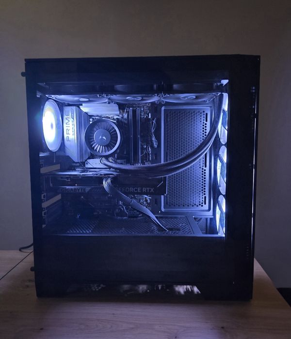 PC Gaming  – Ryzen 7 9850X3D + RTX 5070 12GB – 32GB DDR5 – SSD 2TB