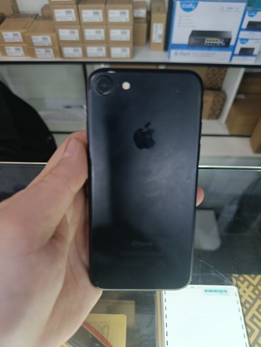 Iphone 7 sotiladi srochni