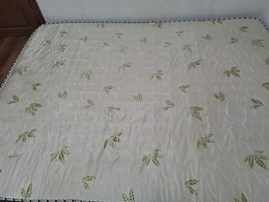 Продам б/у матрас