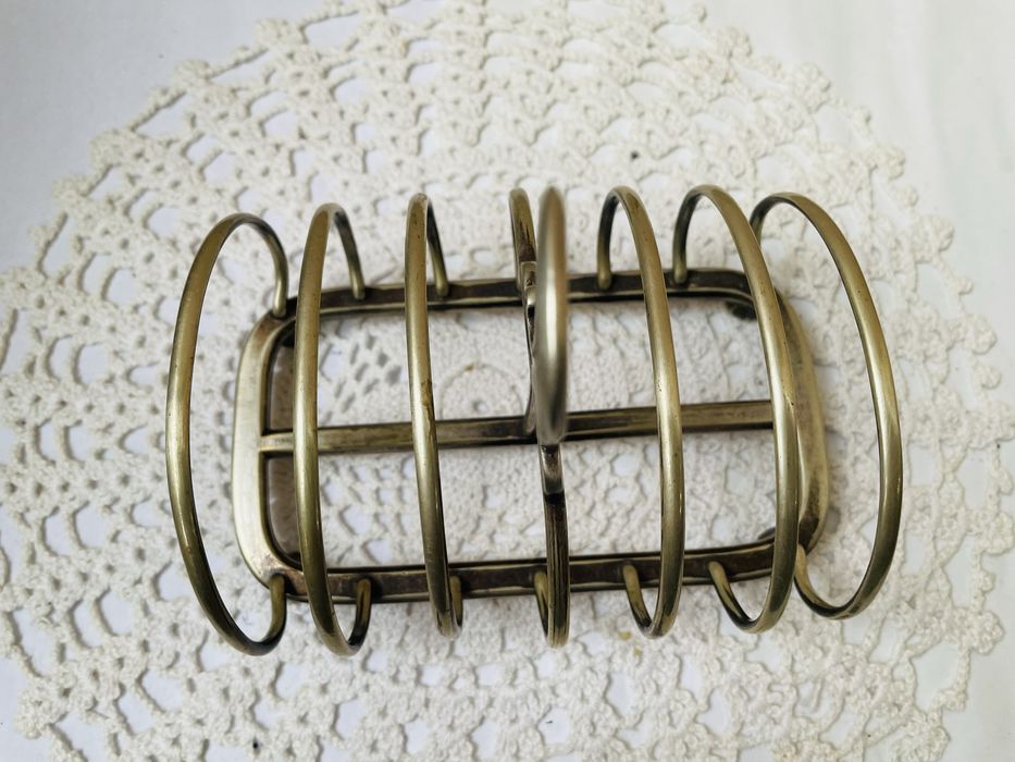 Красива посребрена поставка за филийки от Англия