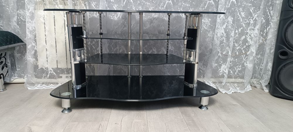 Продам тумбу под ТВ.