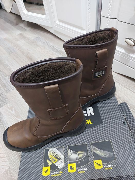 Продам спецобувь кожанные, качественные.