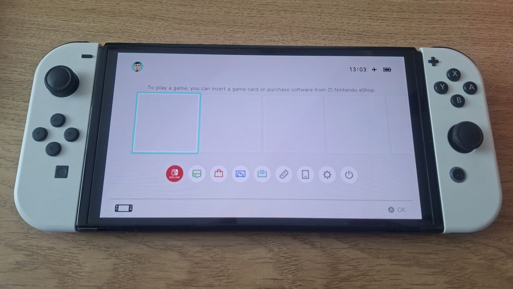 Nintendo Switch OLED White + игра Miitopia