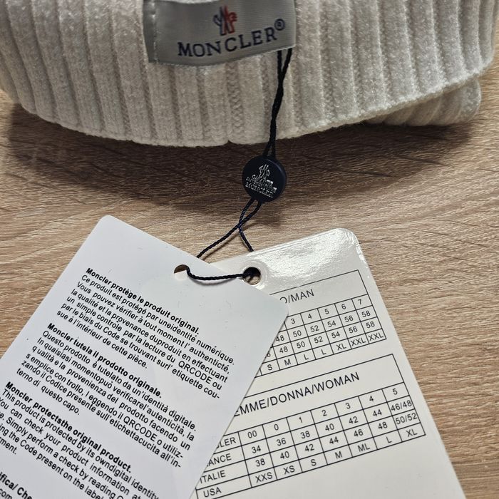 Caciula Moncler noua cu eticheta