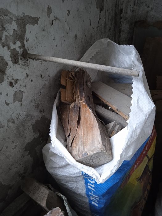 Дрова в мешках .