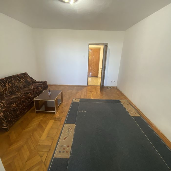 Vand Urgent Garsoniera etaj 2 Tineretului Pitesti pret 45.000€