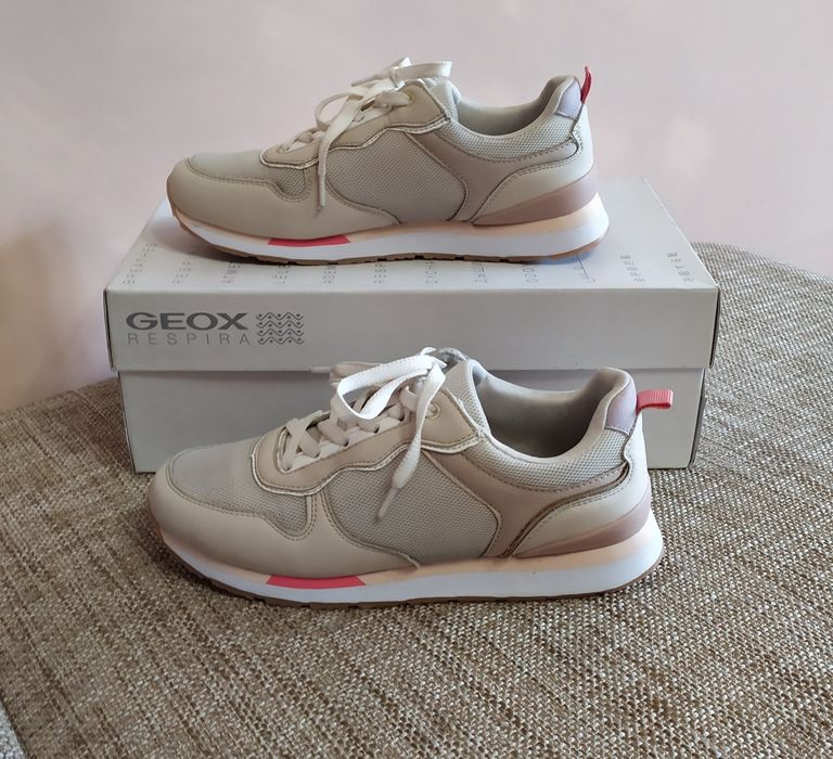 Кроссовки и шипры новые