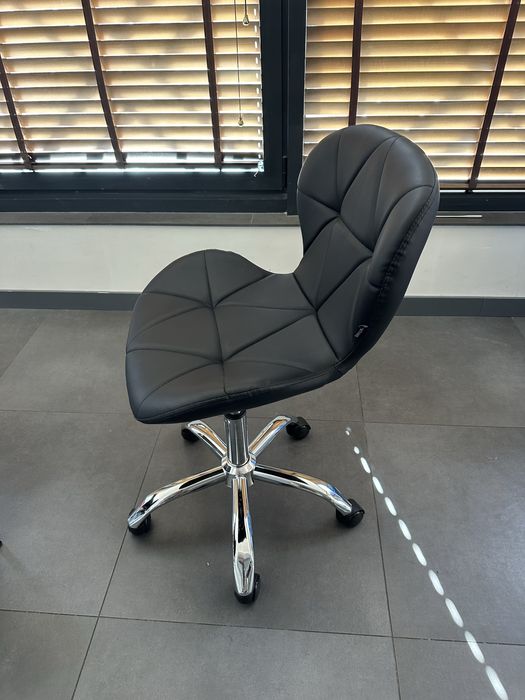 Козметичен стол Авеню мостра – 24м гаранция