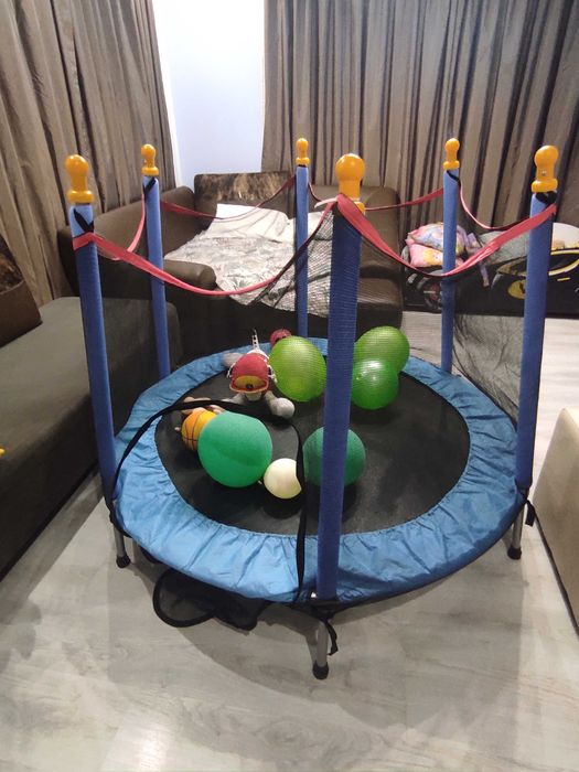 Детски батут използван много малко