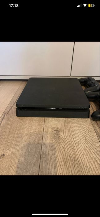 Vand PS 4 slim.