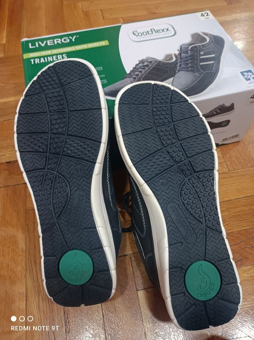 Спортна обувка чисто нови