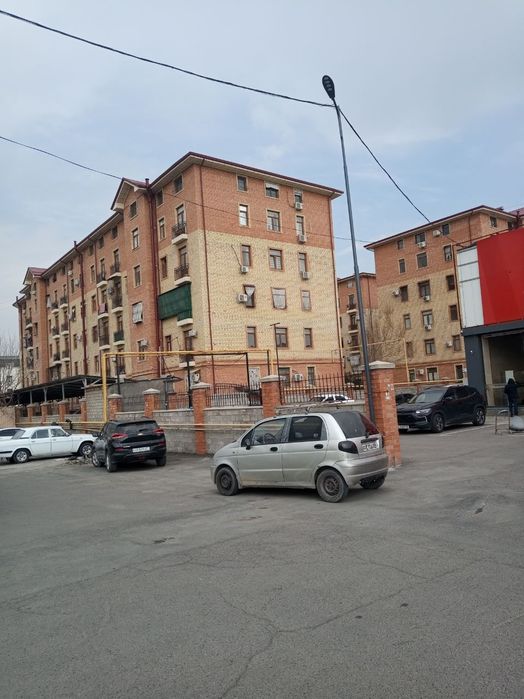 Срочна сотилади ,Сергели GOLDEN HAUSE 2-хонали уй сотилади 4-этажда