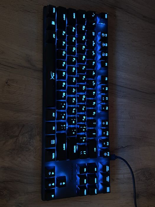 продам клавиатуру hyperx alloy origins core