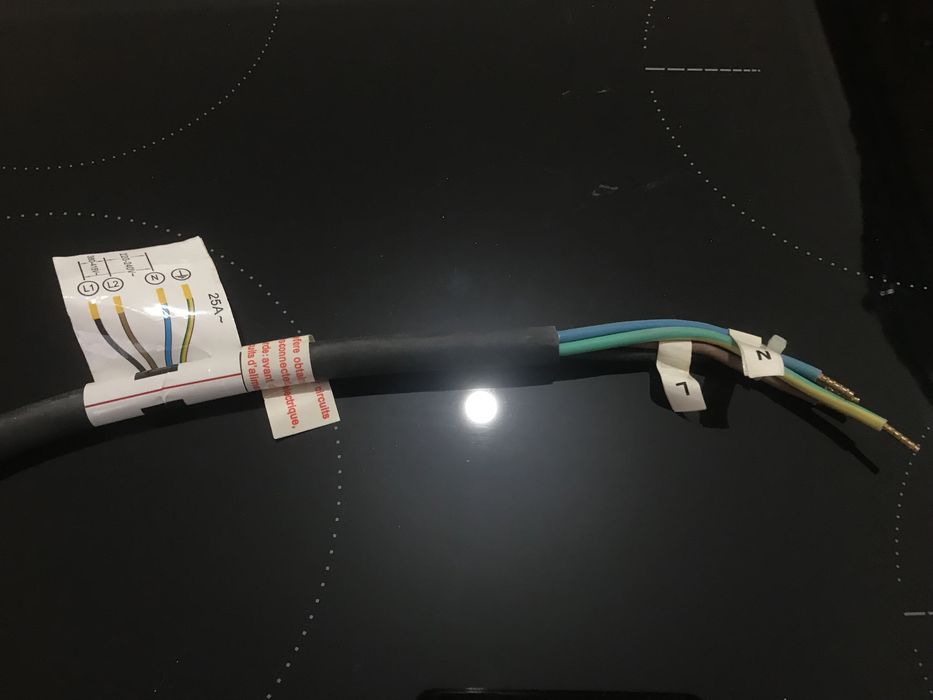 Продам новую индукционную сенсорную кухонную плиту