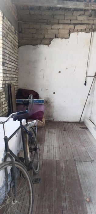 Айропортдан 8 сутик ховли сотилади