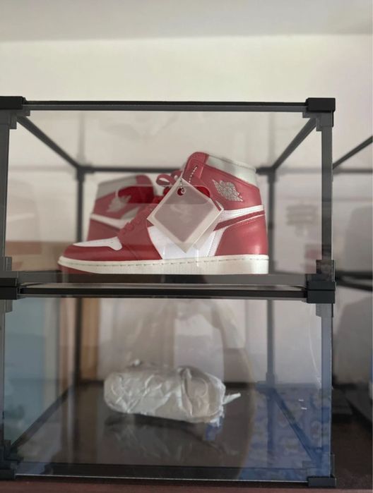 Jordan 1 high OG Versity Red