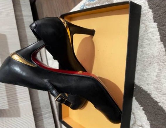 Аёллар оёк кийими