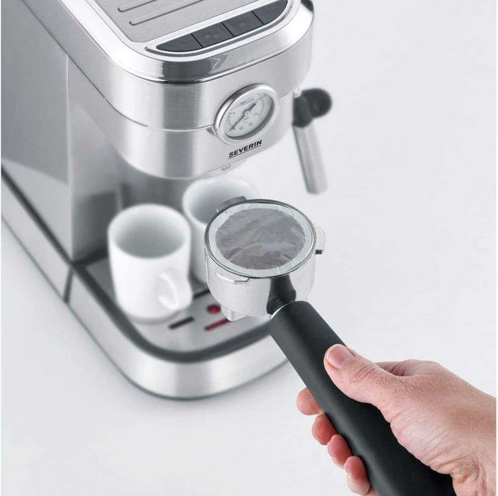 Еспресо Кафемашинa с ръкохватка Severin Espresa с аксесоари за баристa