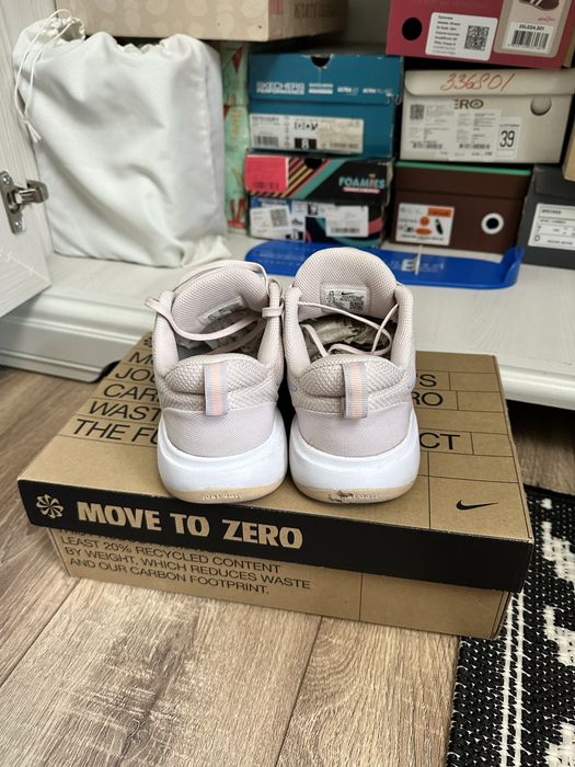 Кроссовки Nike женские