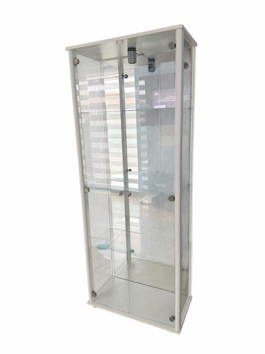 Стъклена витрина с осветление