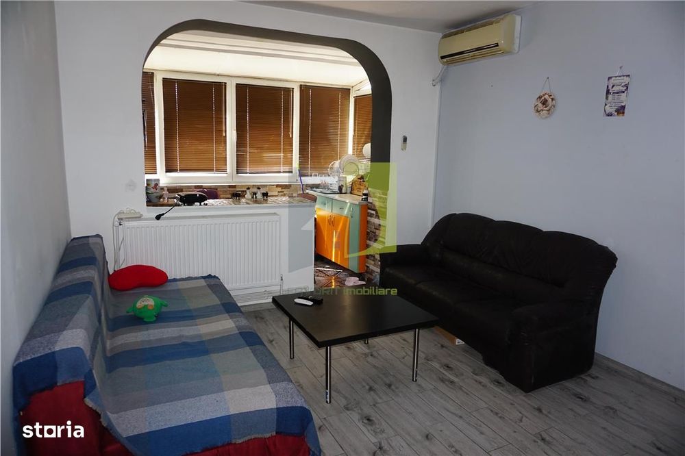 Apartament 3 camere, zona Piata Mare cu centrala