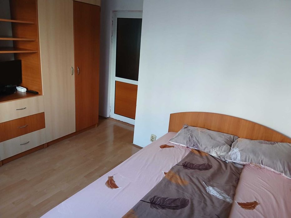 Închiriez apartament cu 2 camere decomandat