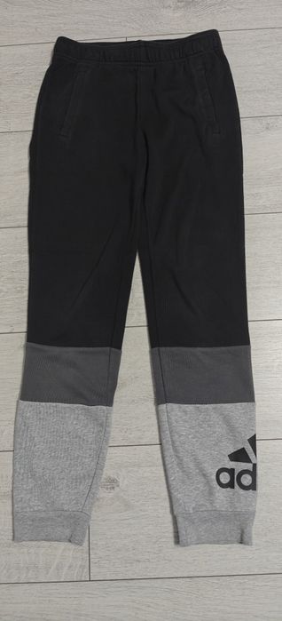Pantaloni de trening copii. Adidas 11-12 ani