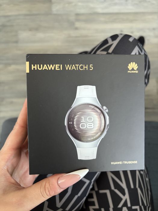 ЧИСТО НОВ Huawei Watch 5 42mm LTE White (24 м. гаранция към А1)