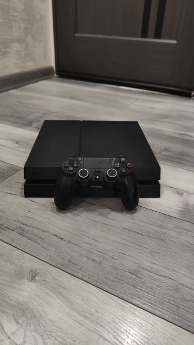 Playstation 4 ( Ps 4) + controller