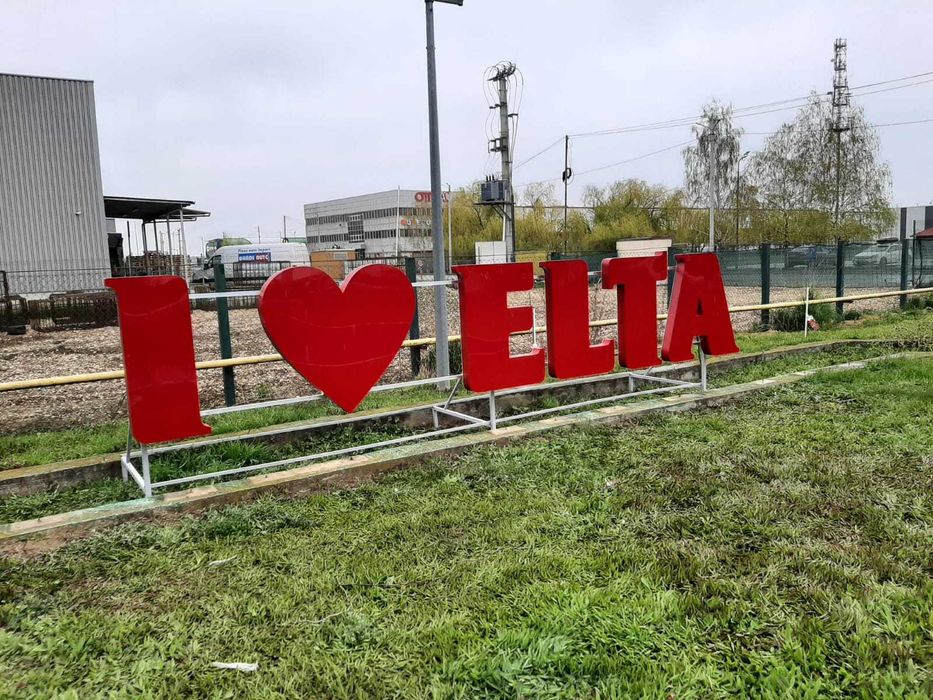 Litere volumetrice luminoase