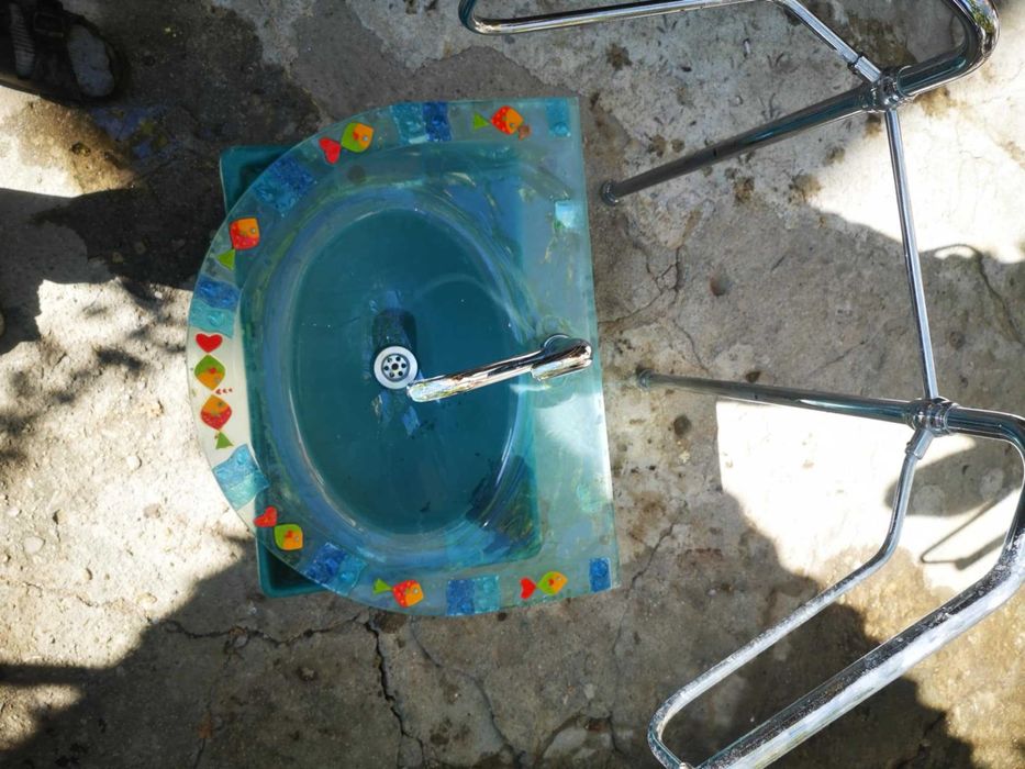 Мивка с огледло за баня