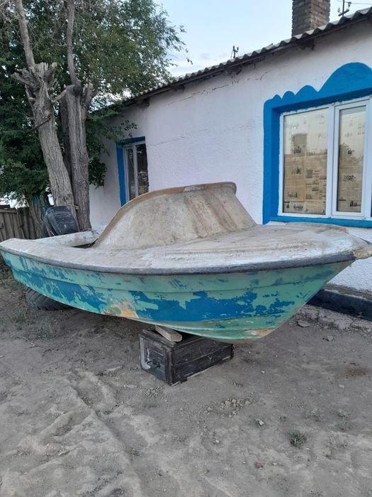 Продам пластиковую  лодка с мотором