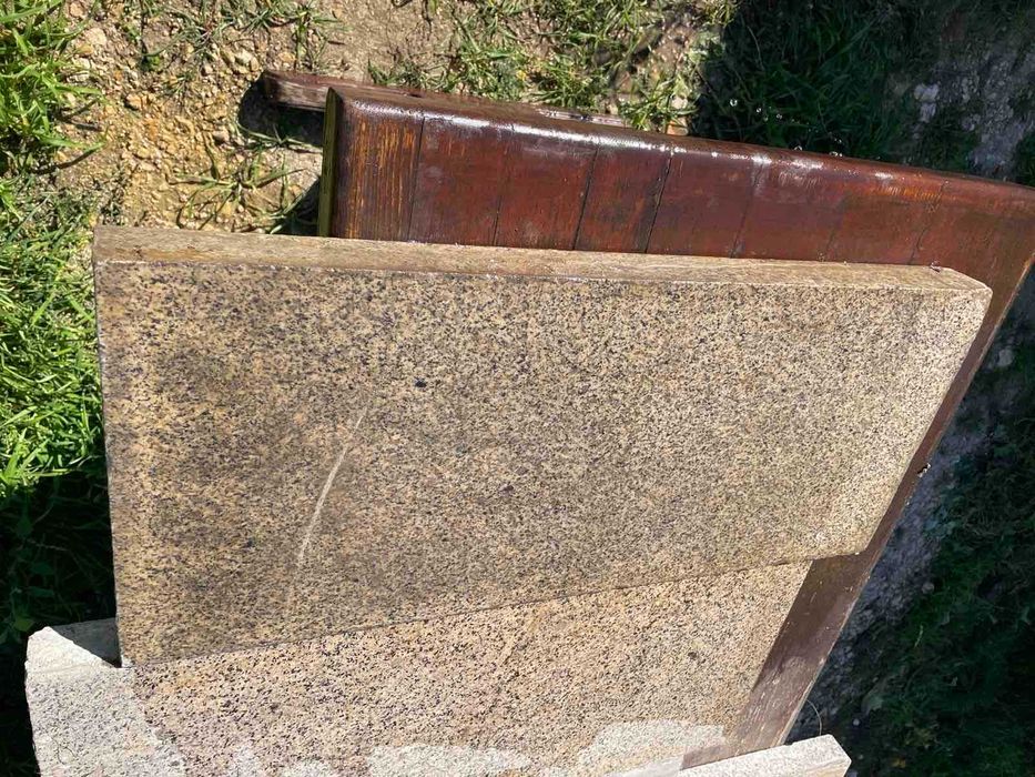 Продавам гранитни плочи 70/30/6-7