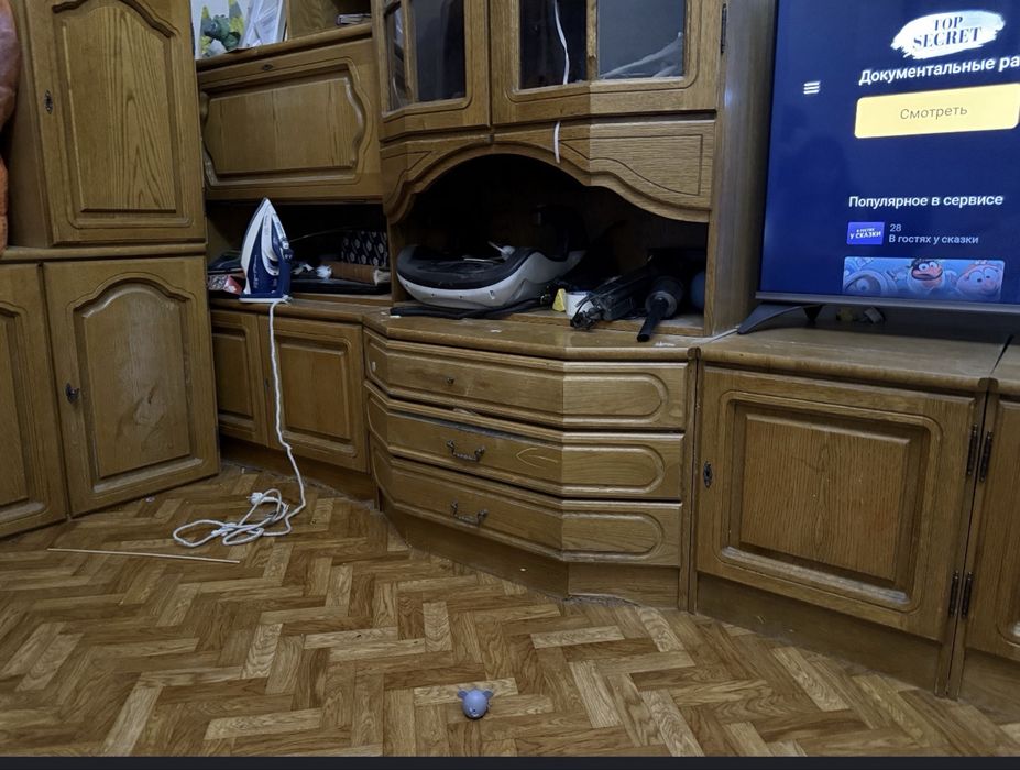Отдам бесплатно гарнитур самовывоз